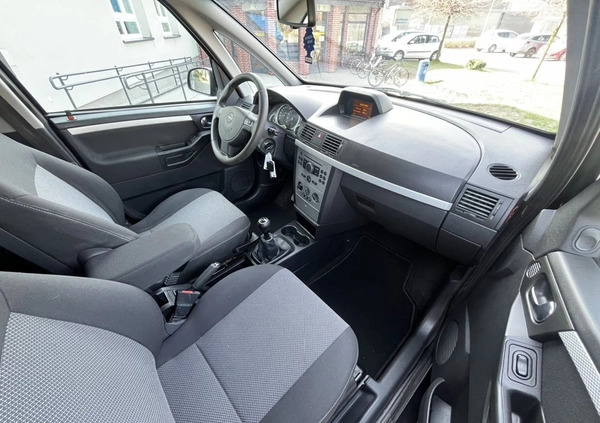 Opel Meriva cena 13900 przebieg: 195000, rok produkcji 2006 z Bieruń małe 232